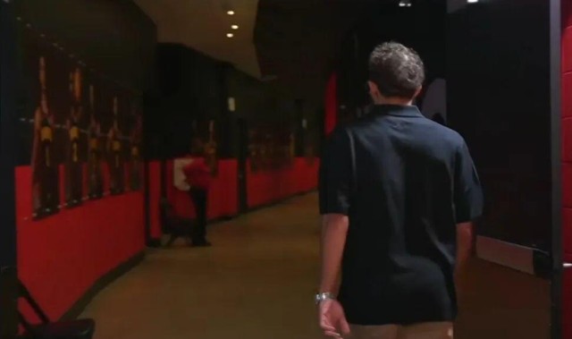 开云-球队老大，比赛中被交易！NBA就是如此冷血且无情，别谈忠诚！