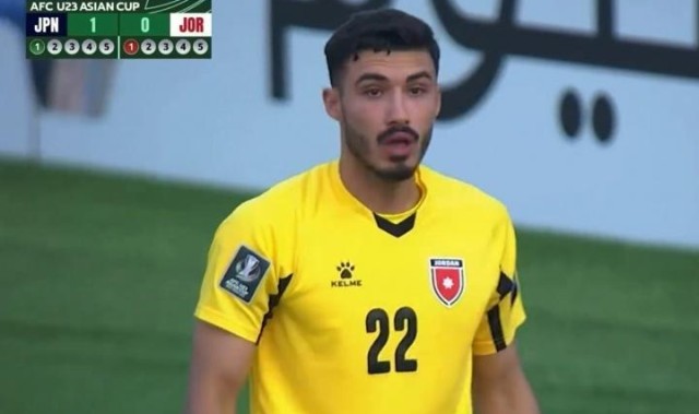 预定年度名场面！约旦门将提前开香槟失败，博主：疯狂足球新素材