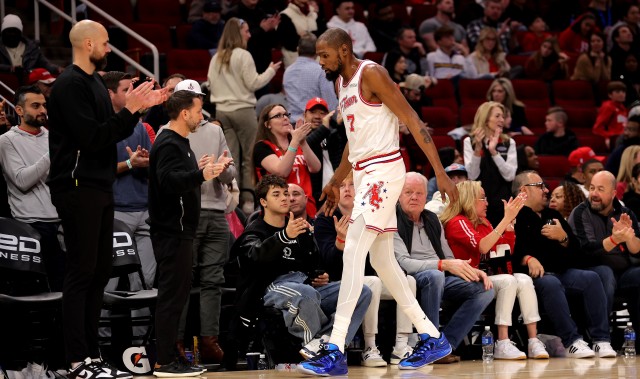 Kaiyun-NBA彩经：火箭难胜活塞 太阳擒老鹰 雷霆轻取步行者 雄鹿击退掘金