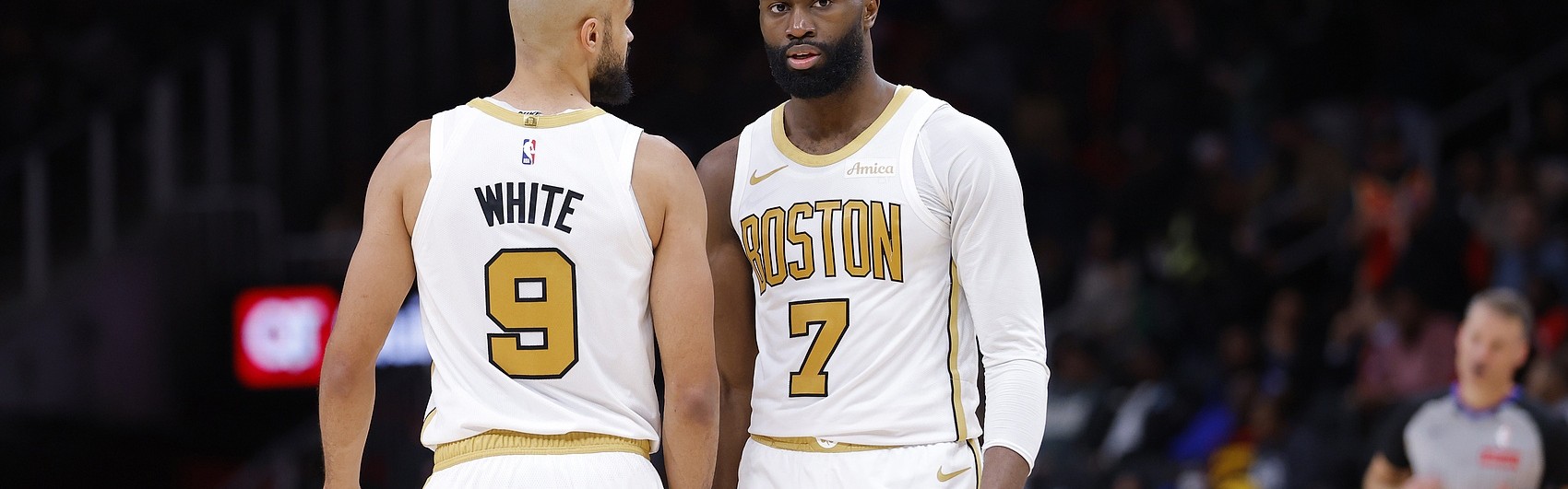 开云网页版-德里克·怀特：杰伦·布朗吃的第一个T没得说 但第二个T太扯了