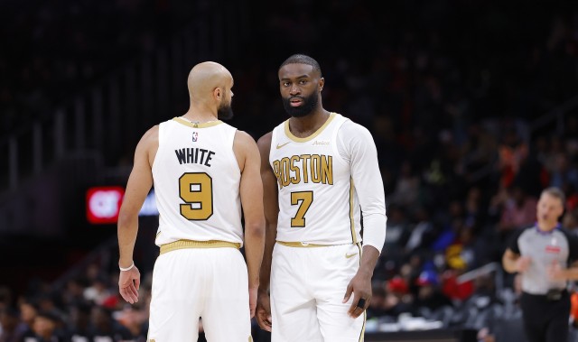 开云网页版-德里克·怀特：杰伦·布朗吃的第一个T没得说 但第二个T太扯了