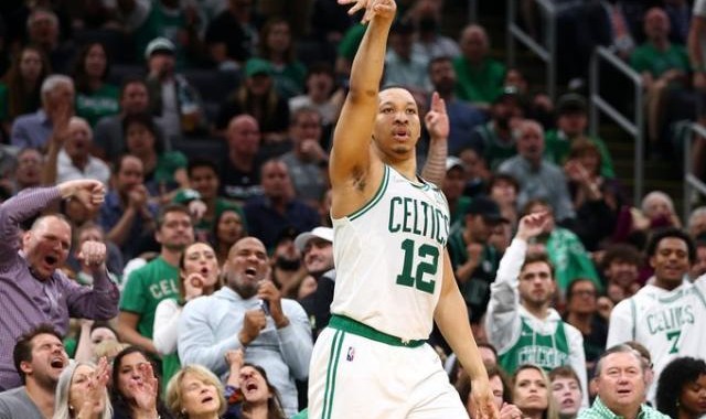 凯尔特人22记三分埋葬雄鹿 布登霍尔泽愿赌服输