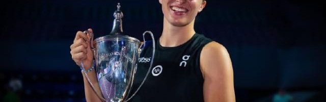 开云登录入口-最后一个月大逆袭！斯瓦泰克首夺总决赛重回第一