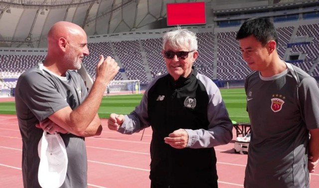 Kaiyun-米卢造访海港冬训，与穆斯卡特亲切交谈、拥抱寒暄