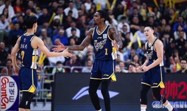 开云官方网站-CBA积分榜最新排名！上海狂胜广东冲上第2：辽宁第11山西第14