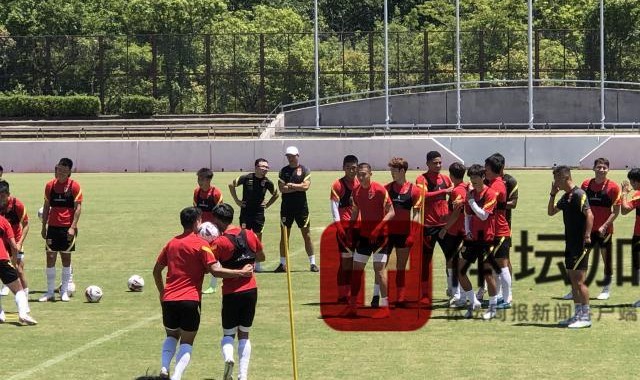 开云官方网站-国足恢复训练轻松愉快 输球组接受赢球组“拳头”