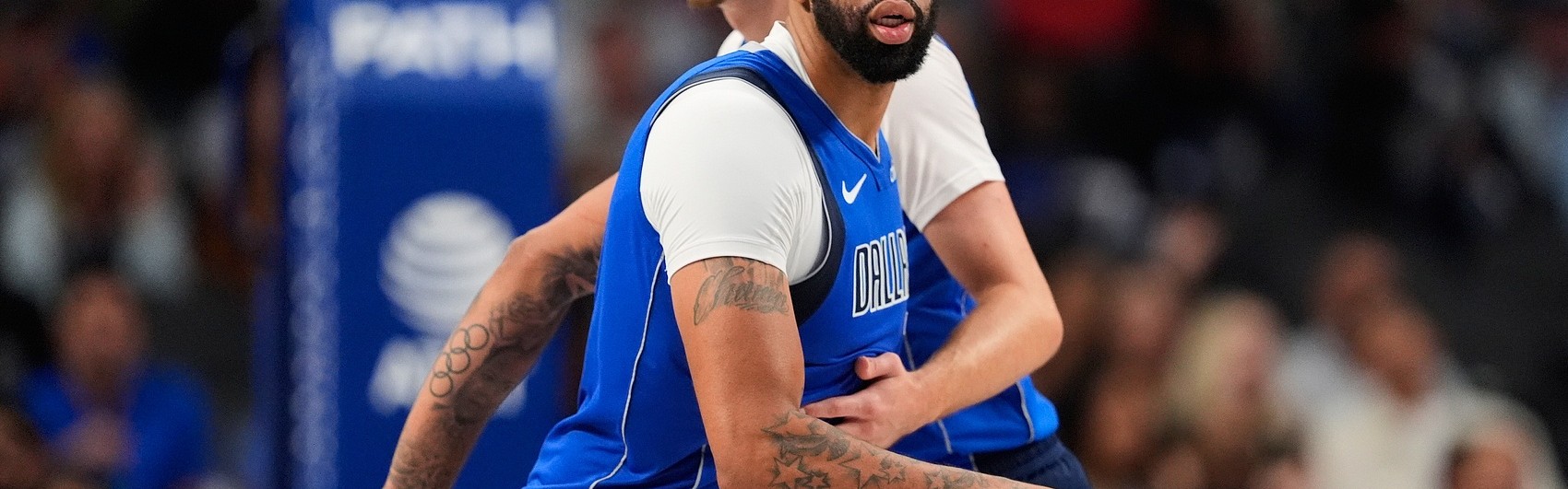 Kaiyun-双状元齐发辉！弗拉格半场14分5板1助1帽&amp;浓眉13分5板2助