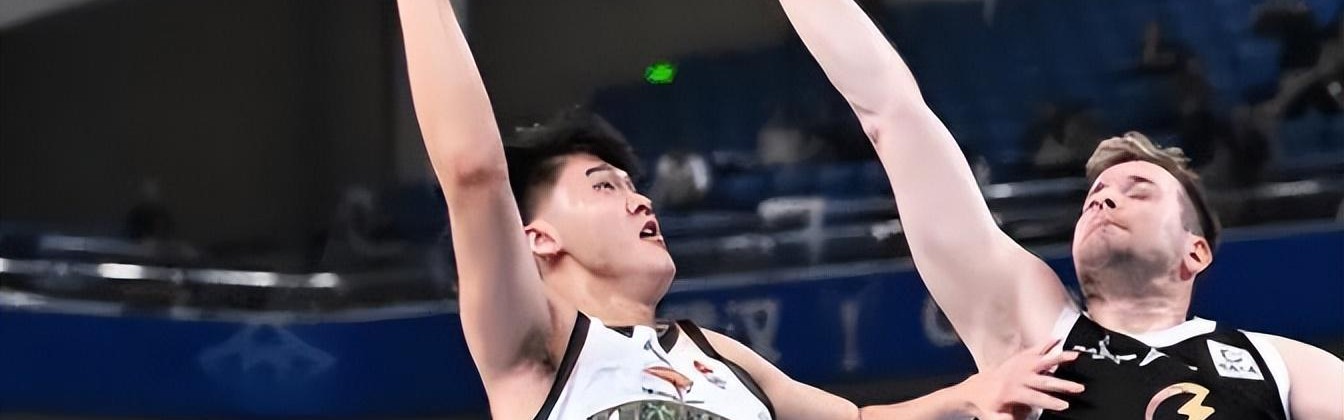 开云网页版-辽宁男篮，昨晚比赛用了一名新人，表现不错，但很快又被换了下去